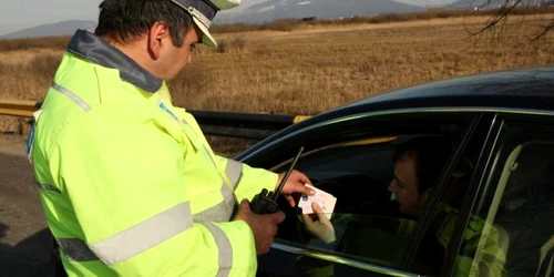 Şoferii au fost opriţi în trafic de poliţişti Foto.arhivă