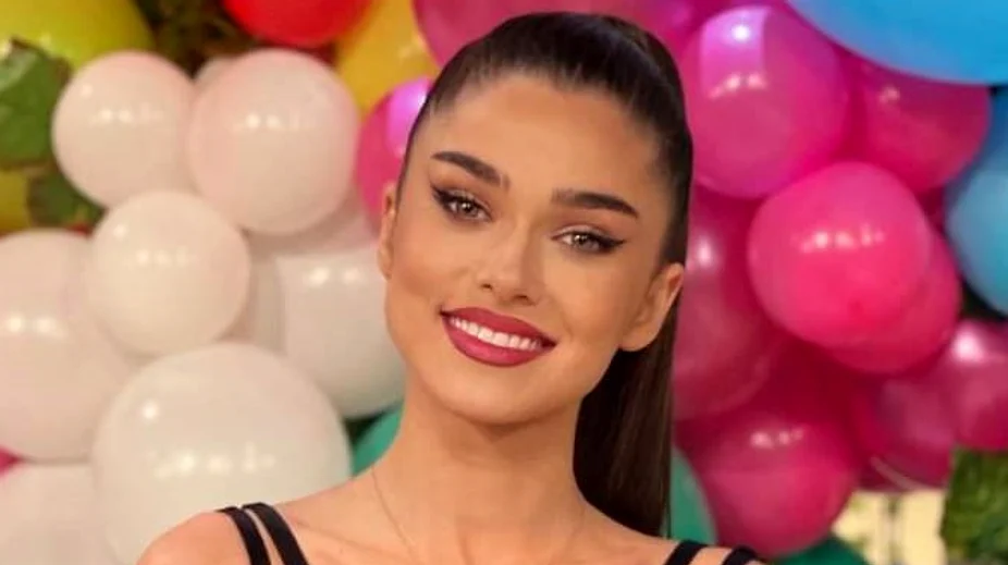 Tatăl lui Theo Rose a dat verdictul despre scenele de amor în care joacă fiica sa
