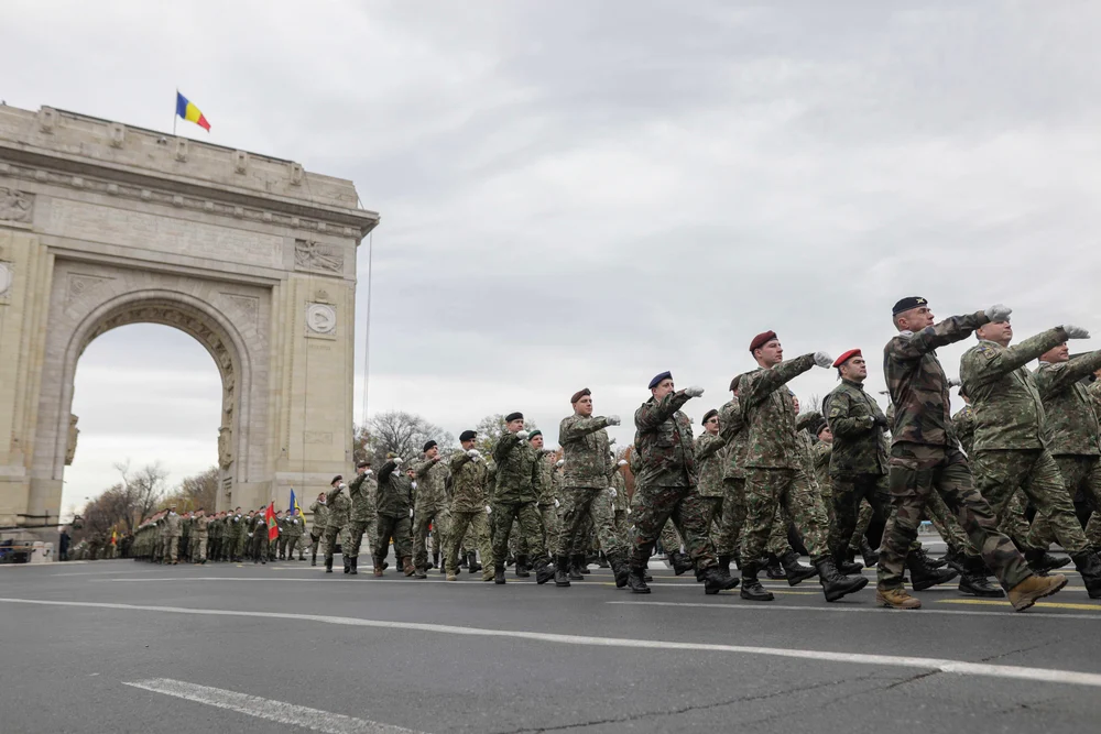 Militarii moldoveni, printre participanții la parada militară de la București de Ziua României