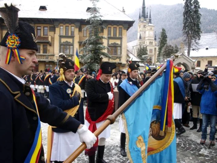 Junii vor îmbrăca straiele tradiţionale de ZIua Naţională FOTO AJB