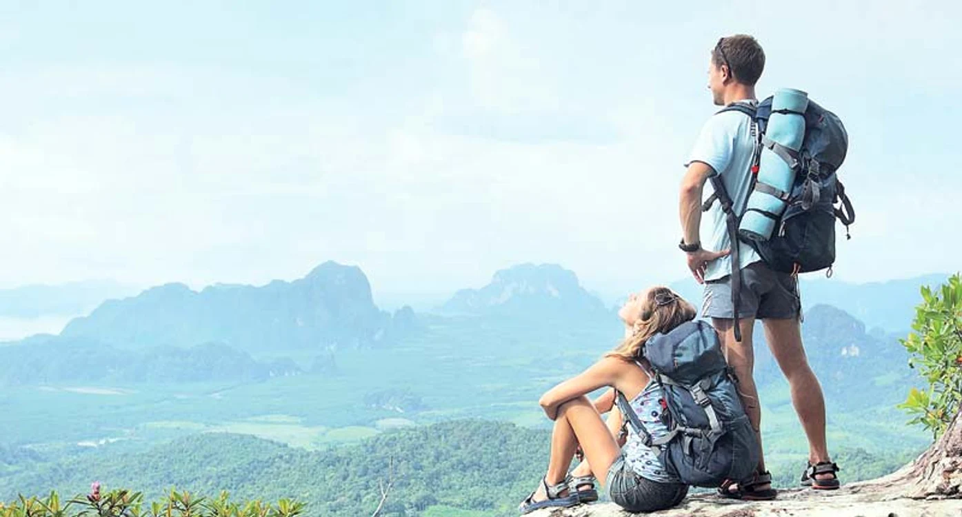 O companie canadiană angajează două persoane într-o aventură în munţiFoto: 123rf