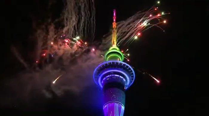 Turnul Sky din Auckland a fost decorat anul acesta cu animaţii şi jocuri laser