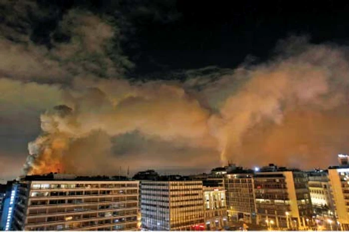 45 de clădiri au fost incendiate în capitala elenă Foto: reuters