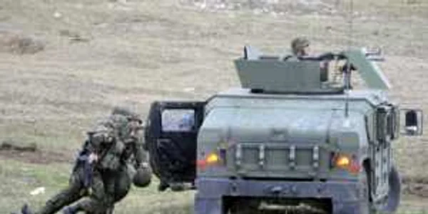 Militarii răniţi au fost transportaţi de urgenţă la spital