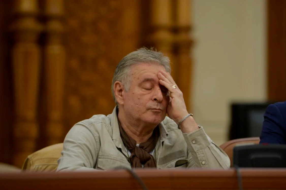 
    Deputatul Mădălin Voicu a așteptat emoționat rezultatul votului  