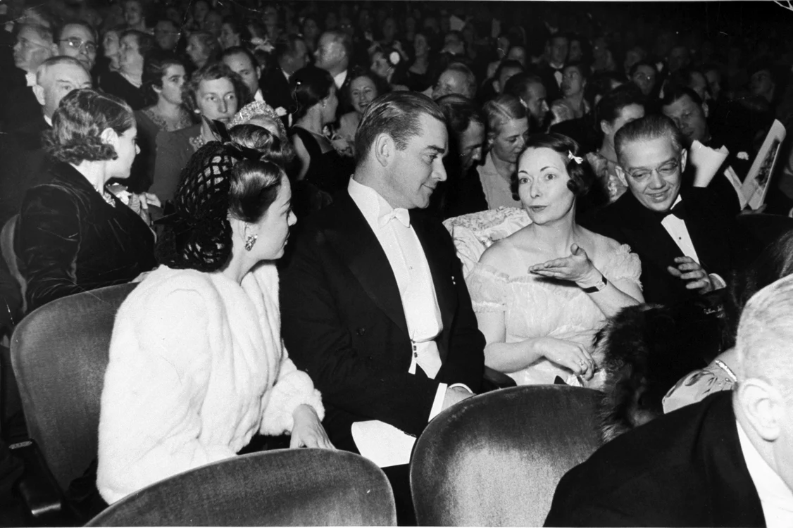 Olivia de Havilland, Jock Whitney, Margaret Mitchell şi soţul ei, John Marsh, la premiera filmului