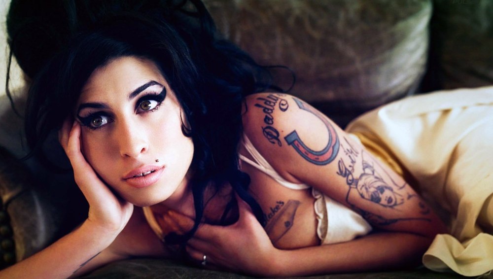 Cine sunt „răufăcătorii“ în filmul biografic despre Amy Winehouse. Dezvăluirile regizorului „Back to Black“ VIDEO
