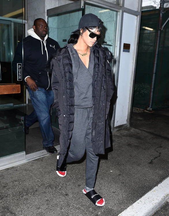 rihanna hepta 1989461 jpeg
