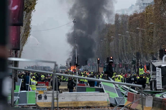 Proteste violente în Paris