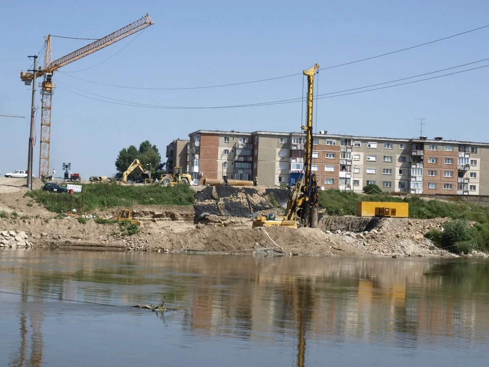 Blocurile din cartierul Afla se află în imediata apropiere a autostrăzii