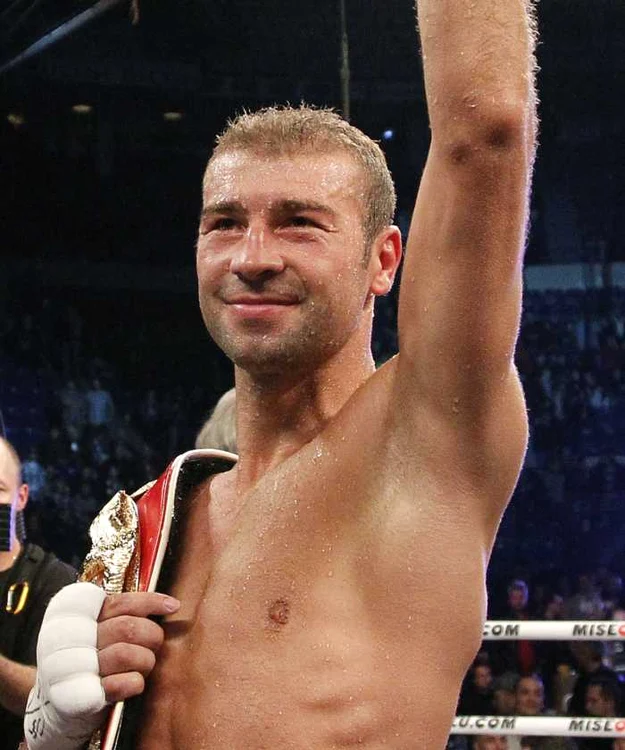 Lucian Bute a obținut a 31-a victorie la profesioniști împotriva rusului Gracev. (Foto: Reuters)