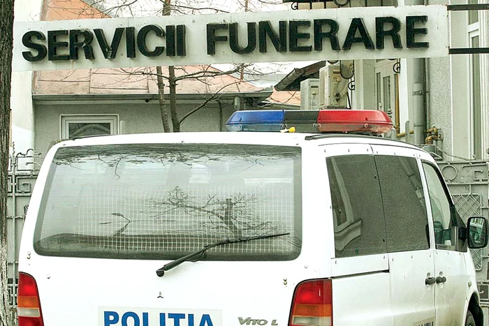 Salariaţii de la pompe  funebre erau dispuşi  la orice gest pentru a  face rost de “marfă”