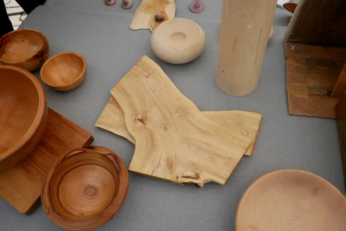 Fund de lemn realizat din lemn de portocal. FOTO: N. Nemeș