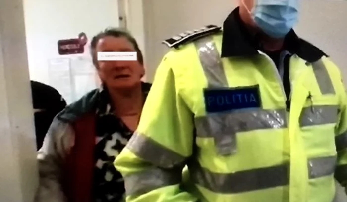 
    Atacatoarea Mirelei Vaida a intrat pe o ușă laterală, folosită doar de angajații Antena 1foto: captură/Antena 1  