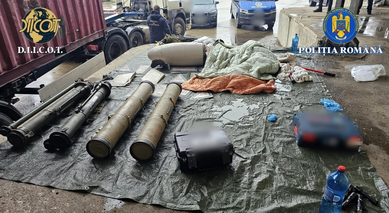 Armamentul descoperit în camionul oprit în Vama Albița FOTO DIICOT
