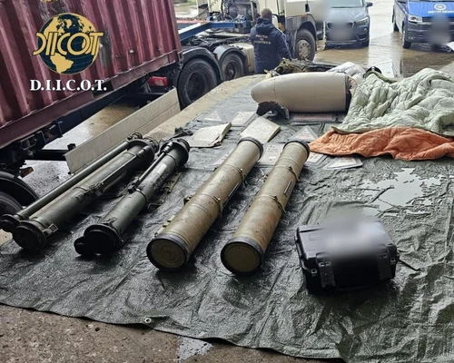 Armamentul descoperit în camionul oprit în Vama Albița FOTO DIICOT