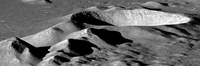 Crater pe Lună. Foto: Facebook/NASA Moon