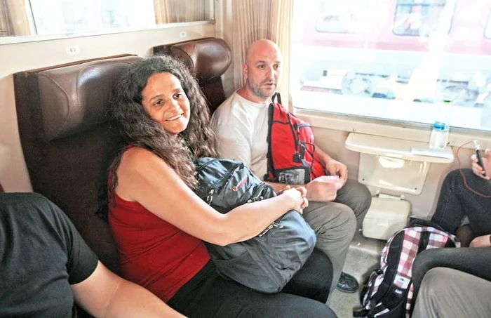 Miguel și Rosa, doi spanioli care au vizitat România, au aflat de la noi că vor fi debarcați în Ungaria