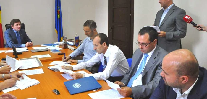 CEC a aprobat astăzi listele de colectare a semnăturilor FOTO: PSRM