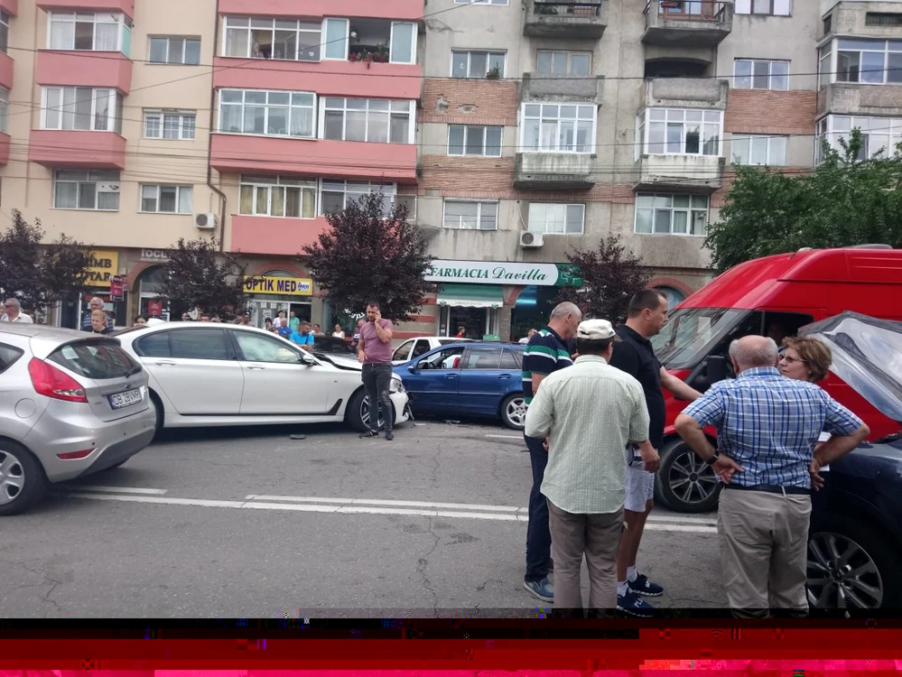 Poliţia efectuează cercetări pentru a stabili cum s-a întâmplat totul.
