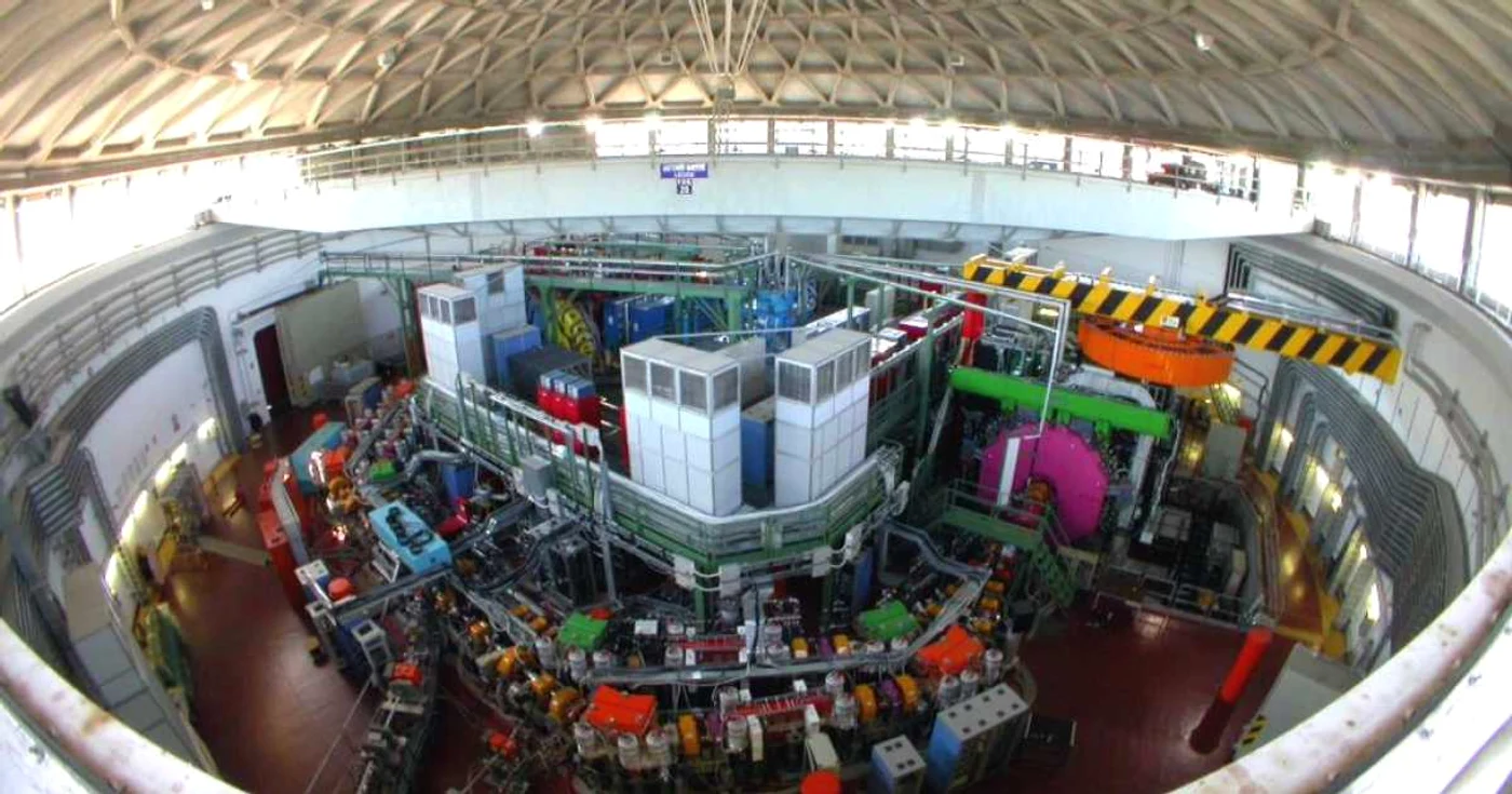 Accelerator de particule: DAFNE de la institutul Laboratori Nazionali di Frascati  dell’INFN, Frascati (Roma) în Italia FOTO Arhivă personală