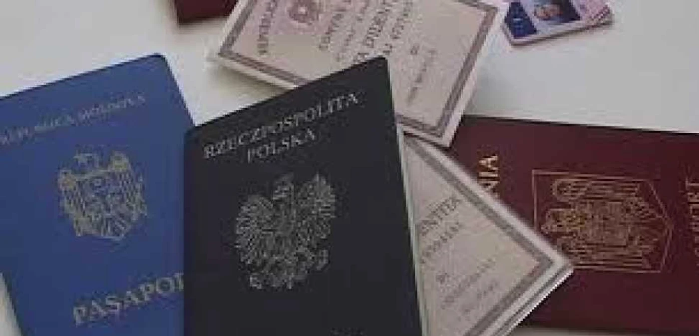 Cărășenii își fac pașapoarte să plece din România