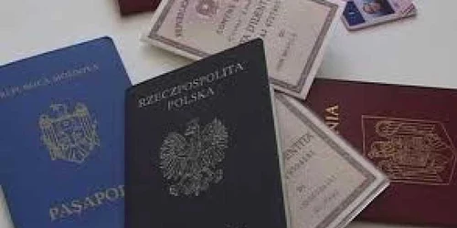 Cărășenii își fac pașapoarte să plece din România