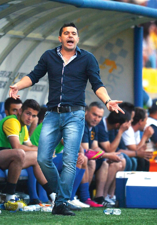 
    Cosmin Olăroiu, 50 %, 45 de ani, Al Ahli. Plusuri: E recomandat şi de rezultate şi de preşedintele LPF. Minusuri: E un antrenor scump şi nu  e disponibil  acumFoto: AFP  