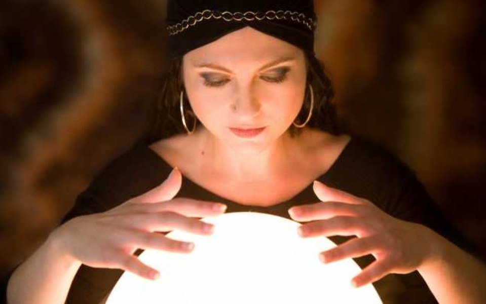 Cum au pătruns astrologii, tarologii și „vrăjitoarele” în politica ucraineană. De la Mitterrand la Reagan: Ocultismul la curțile marilor puteri