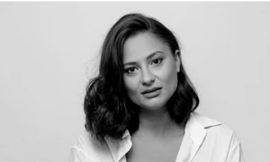 Mădălina Crețan afișează outfituri extrem de sexy care îi lasă un aer feminin și sexy