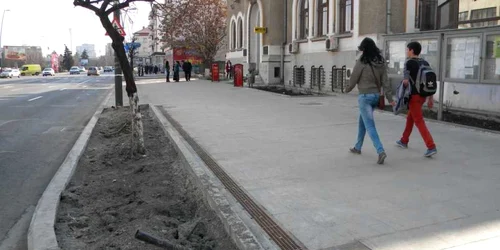 Trotuarele gri vor căpăta culoare