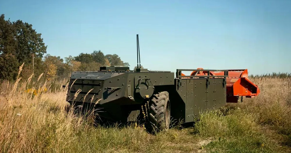Ce poate face drona terestră ucraineană Bufalo de 4 tone. Are motor diesel și inteligență artificială
