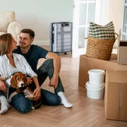 Imobiliare - cuplu care se muta la apartament - casa FOTO Shutterstock 