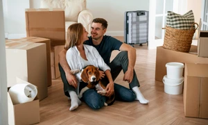 Imobiliare - cuplu care se muta la apartament - casa FOTO Shutterstock 