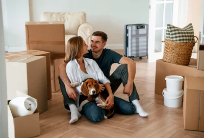 Imobiliare - cuplu care se muta la apartament - casa FOTO Shutterstock