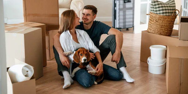 Imobiliare - cuplu care se muta la apartament - casa FOTO Shutterstock 