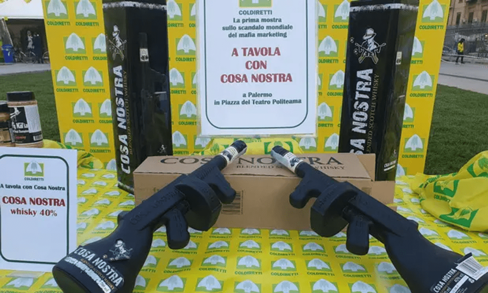 Fermierii italieni, deranjați de utilizarea temei mafiei pentru vinderea unor produse în străinătate. „Este scandalos deși este o glumă”