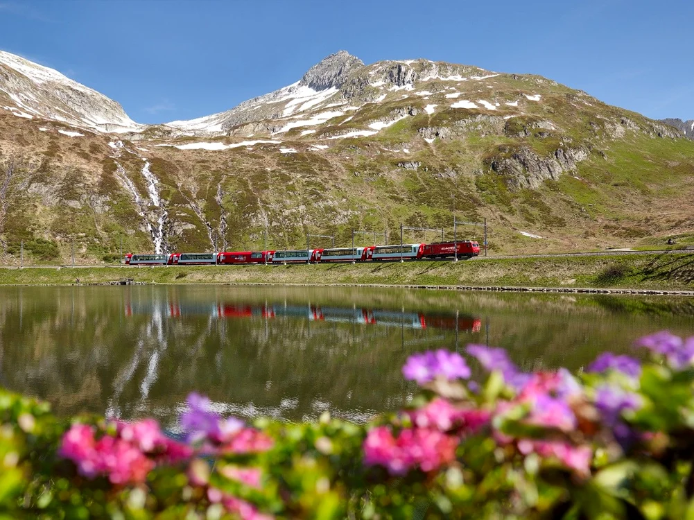 Glacier Express străbate Munții Alpi FOTO glacierexpress.ch