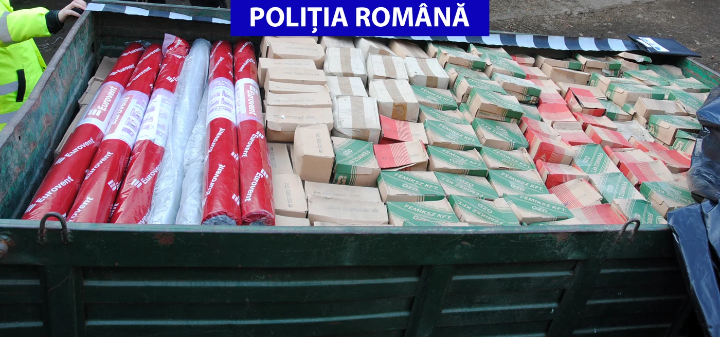 Au fost confiscate de la domiciliul tânărului, printre altele, 2.500 kg cuie şi 7 suluri de folie pentru acoperiş