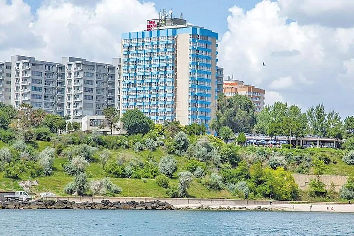 Primii turiști și-au făcut deja apariția la hotelul de 3 stele