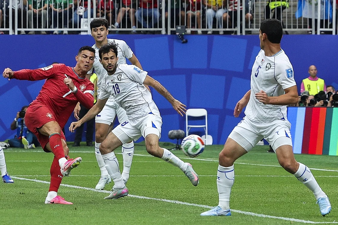 Ronaldo a șutat din toate pozițiile spre poarta Uzbekistanului (Foto: EPAImages)