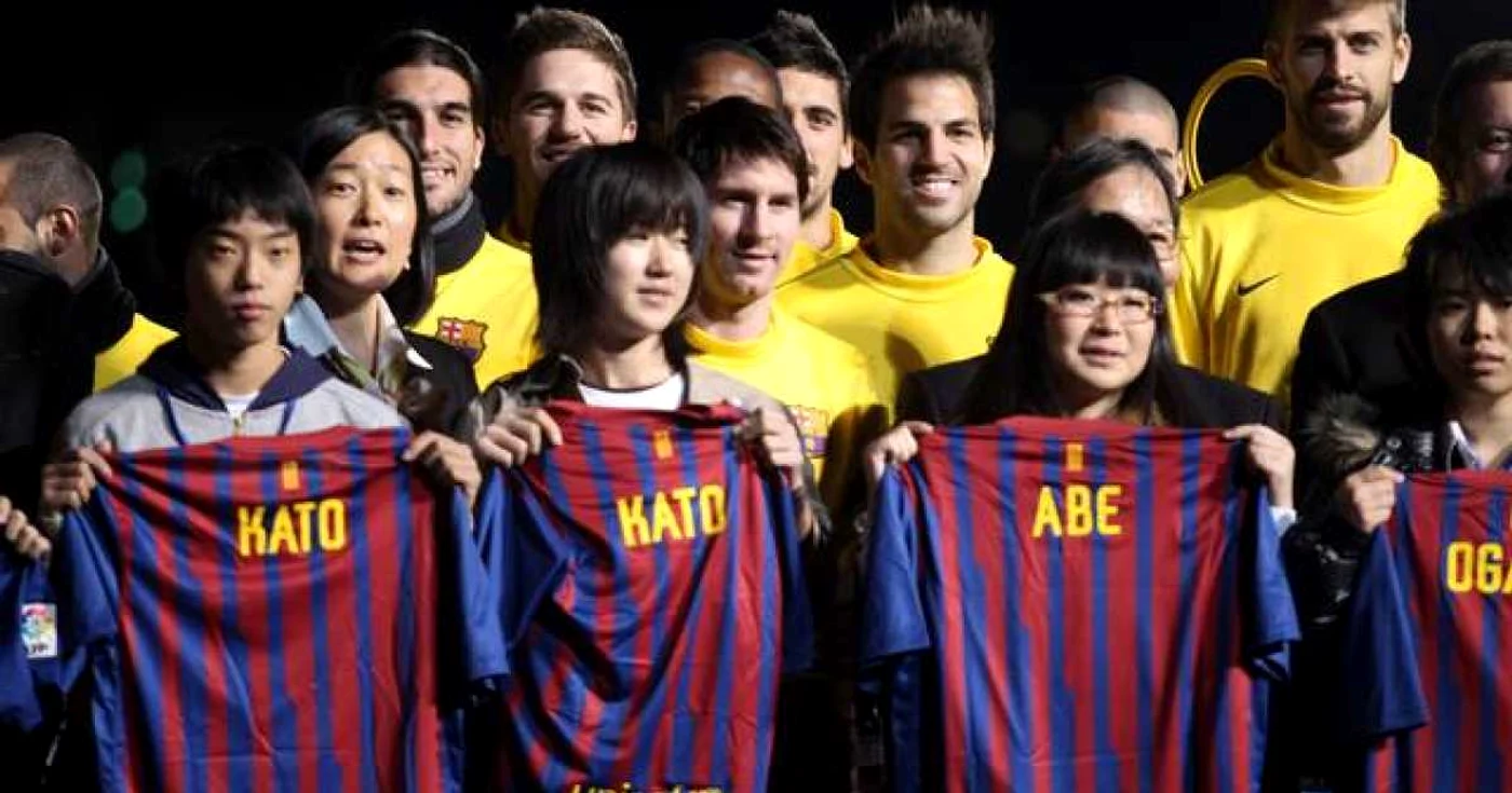 Vedetele Barcelonei s-au pozat alături de copiii din zona Fukushima
