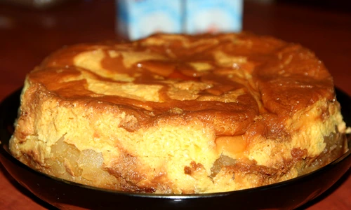 tort cu mere şi cremă de zahar ars jpeg