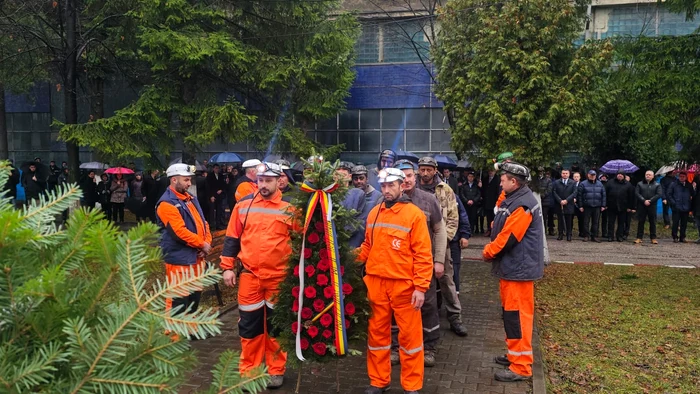 Minerii și-au comemorat ortacii, victime ale catastrofei din 1980. ADEVĂRUL