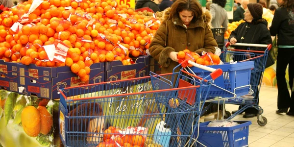 Marile magazine şi-au prelungit programul de Sărbători