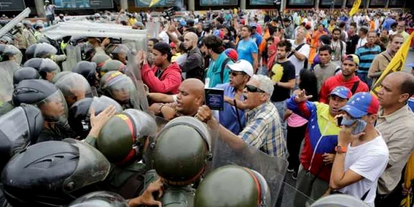 Acţiune de protest faţă de Maduro în Venezuela FOTO AFP