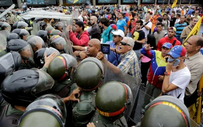 Acţiune de protest faţă de Maduro în Venezuela FOTO AFP