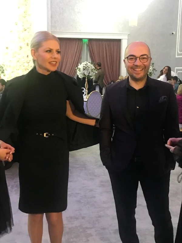 Adina Postelnicu, cu sânii micșorați, alături de medicul Alin Bortoloni, la un eveniment monden / Sursa: Alina Erimia