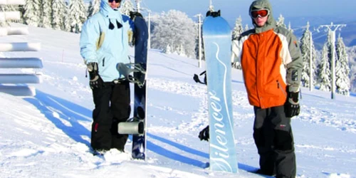Zăpada după sărbătorile de iarnă îi face pe reşiţeni să-şi prelungească vacanţele