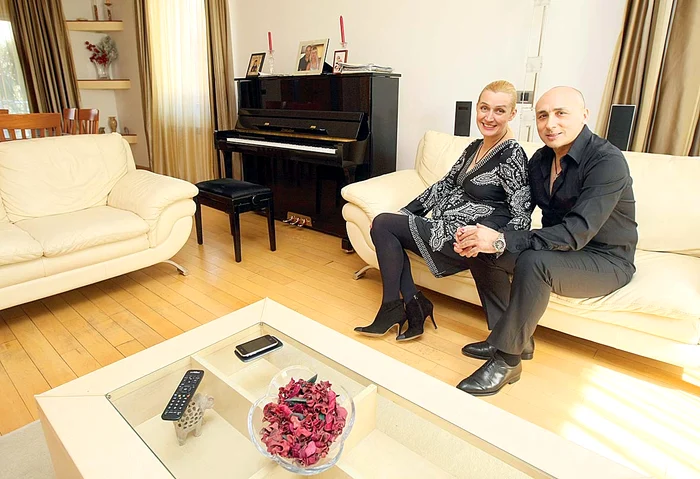 
    Cântărețul conduce o Toyota Land Cruiser, de 50.000 de euro   